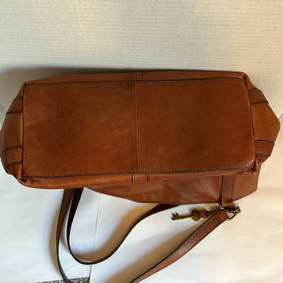 Fossil tote, brown cow hide leather.  Pre owned in excellent condition - Picture 10 of 10
